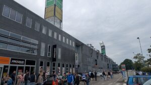 Sterrenensemble koopt club Van Hooijdonk